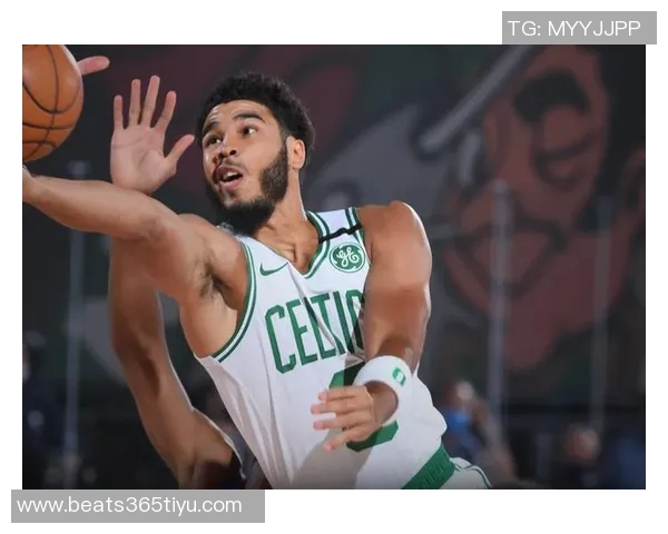 科塔赞塔图姆在场上如教练般引领队伍积极发声助力团队前行