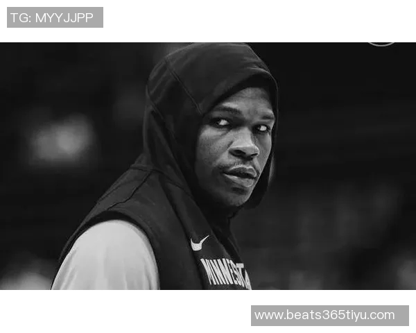 爱德华兹首节表现抢眼9投4中三分球命中率待提升